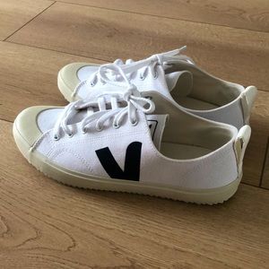 Veja Nova Canvas Sneakers white